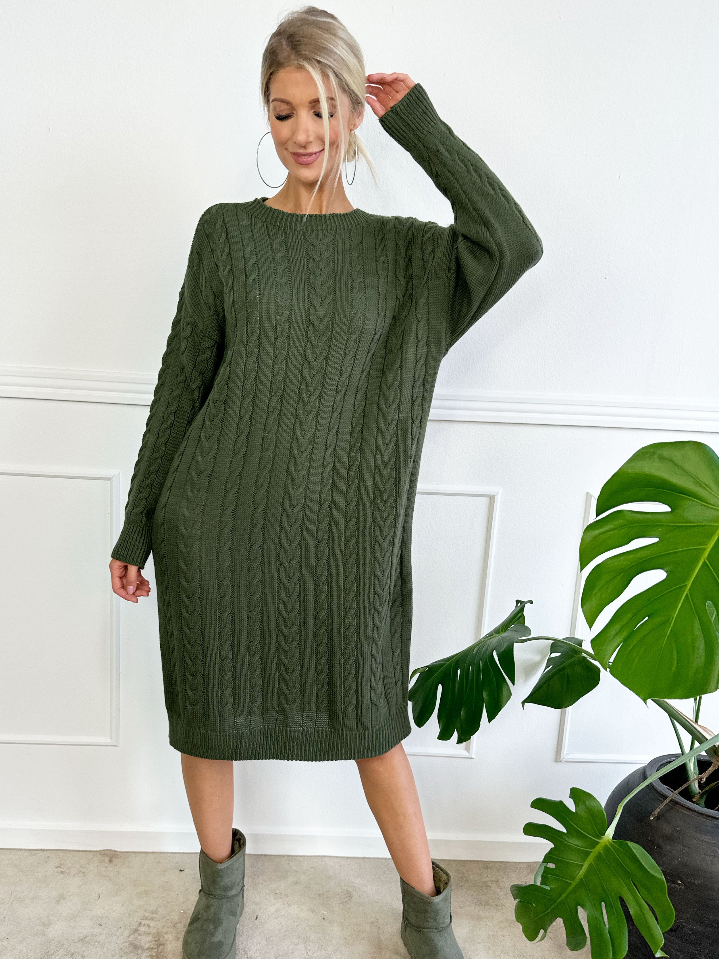 Karolina - Lang kjole med kabelstrik